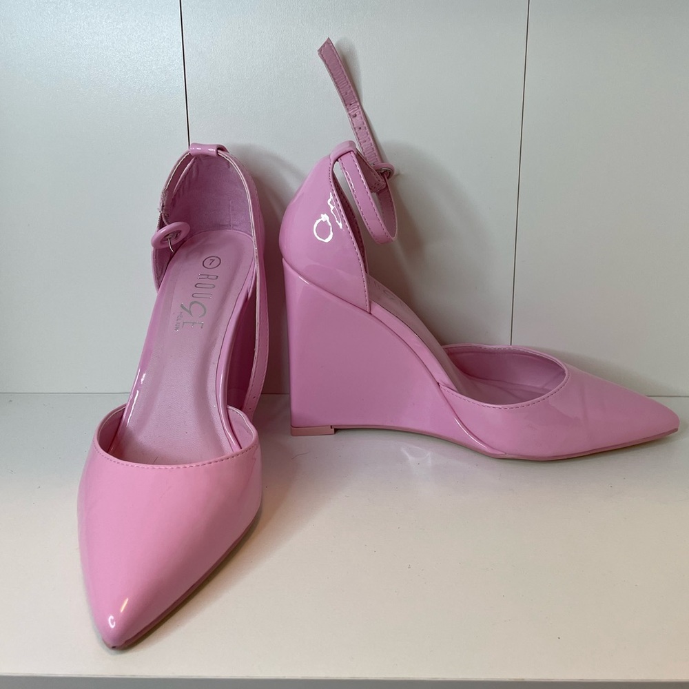 Pink pointed toe wedges